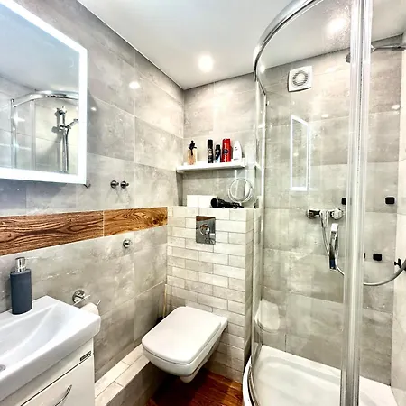 Smyk Wifi 1gbs 70tv Max Appletv Netflix Daire Varşova