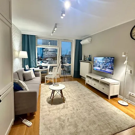 Daire Smyk Wifi 1gbs 70tv Max Appletv Netflix Varşova