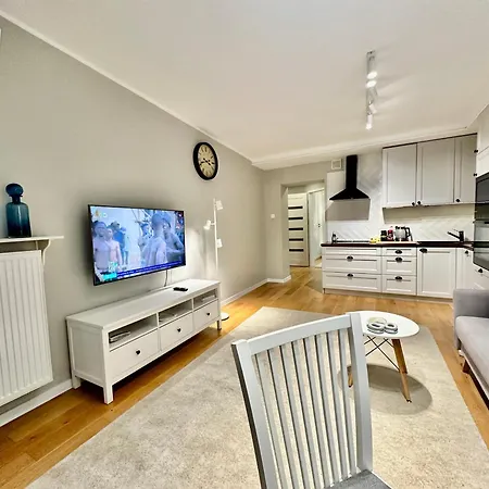Smyk Wifi 1gbs 70tv Max Appletv Netflix Apartment Warschau